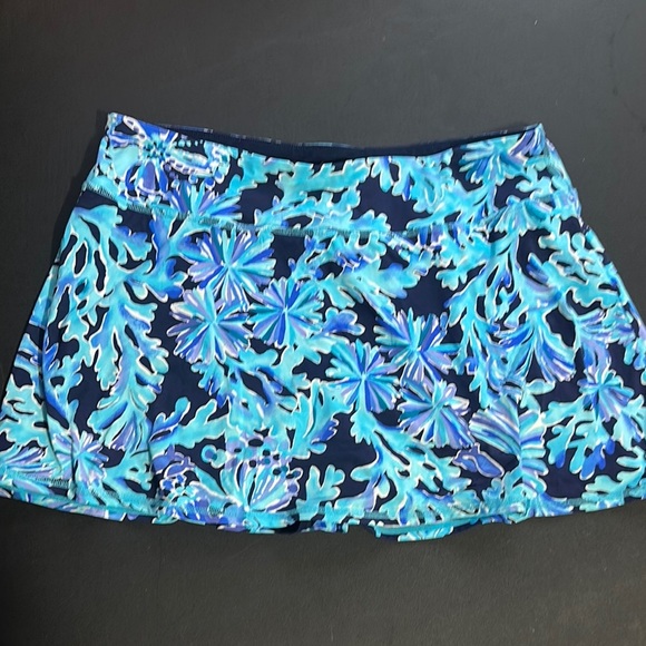 Lilly Pulitzer luxletic skort in too deep size large
